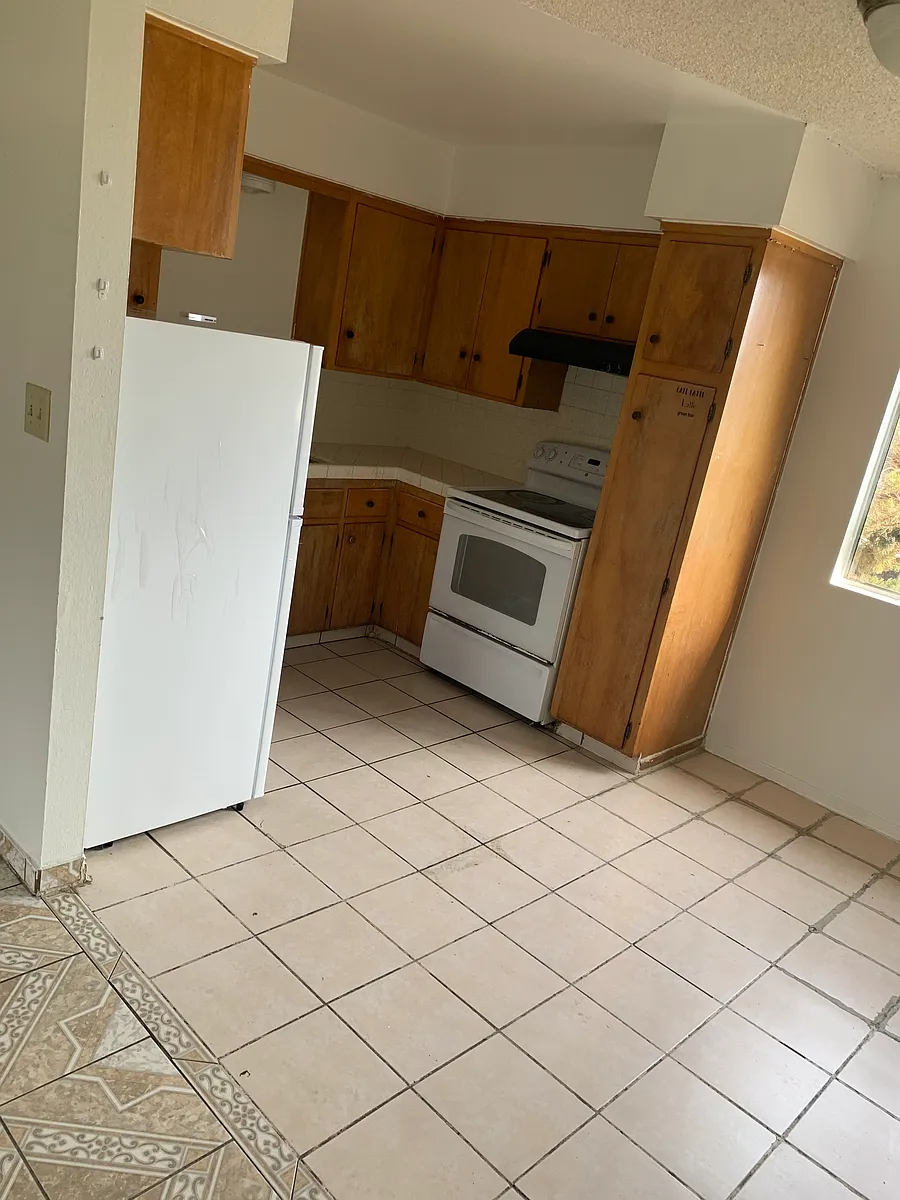 Building Photo - 641 E Malone St #641