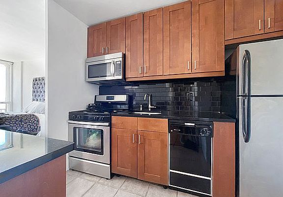 5th image of 330 E 33rd St APT 16G
