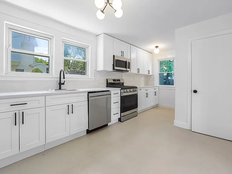 135 E Linden Ave — Photo 18