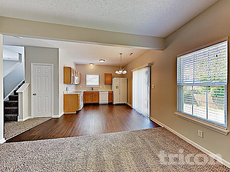 3916 Roundwood Dr — Photo 4
