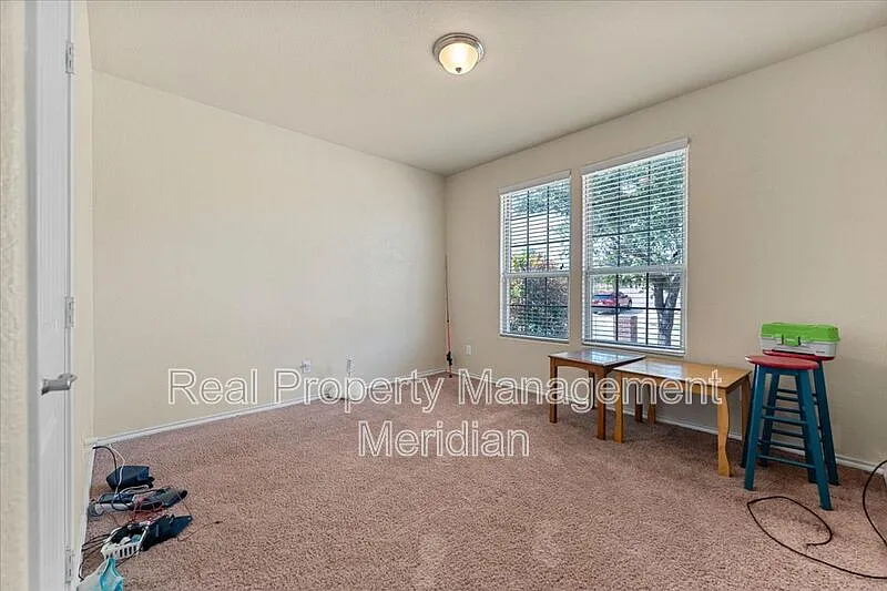 4 bed, 2.0 bath, 2193 sqft, $2,375 — Photo 2