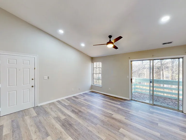 9617 Vinca Cir #G — Photo 14