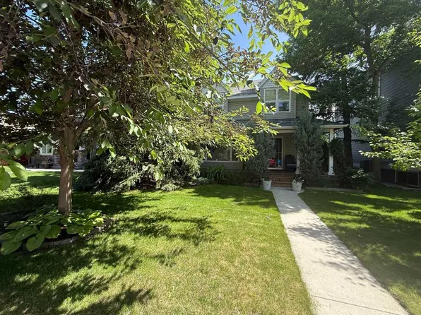 1141 W Regent Cres NE, Calgary, AB T2E 5J6