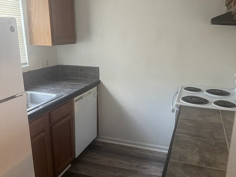 208 Belfast St — Photo 11