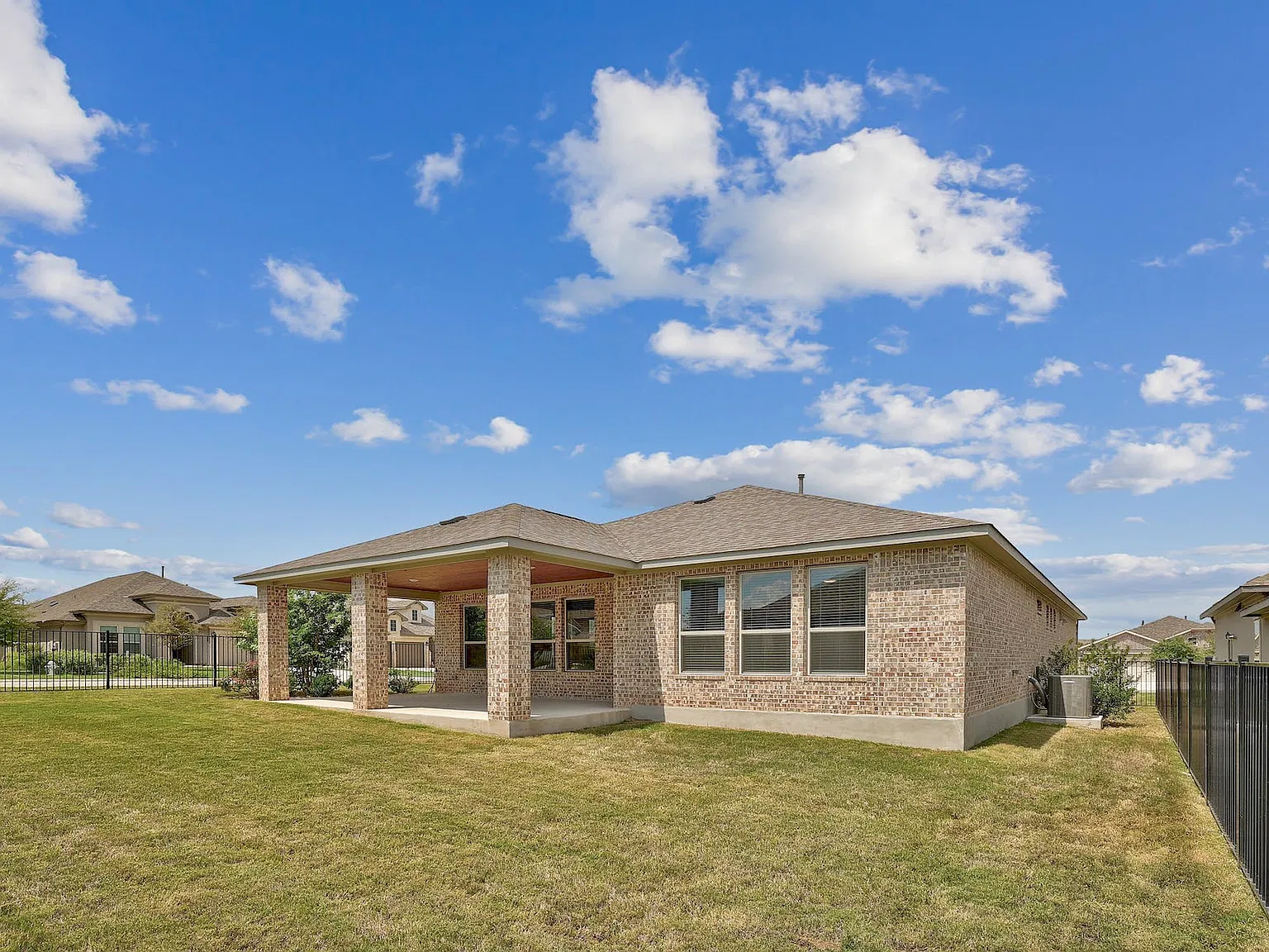 3 bed, 2.5 bath, 2052 sqft, $2,650 — Photo 4