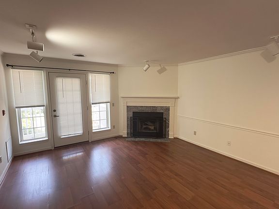 4th image of 922 Harbor Ct House 3