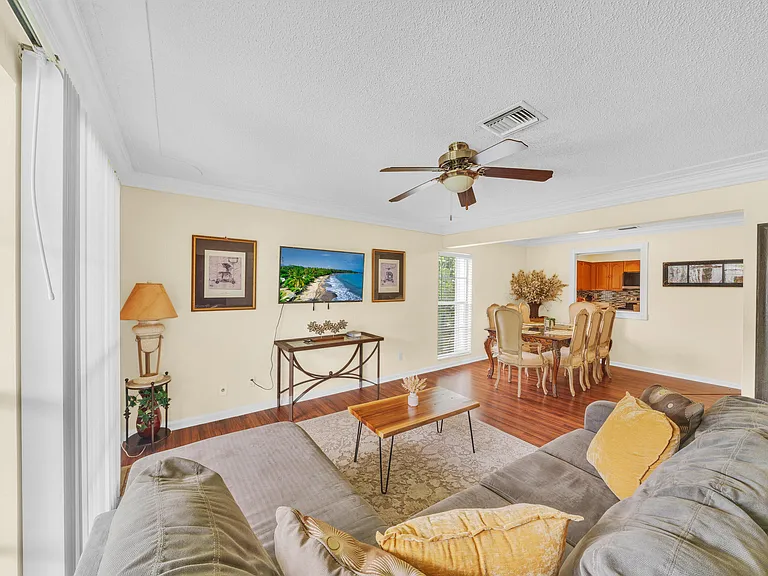 1350 Riverside Cir #1 — Photo 6