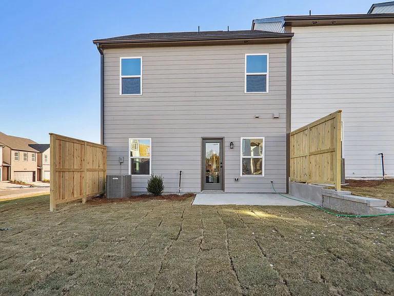 727 Carmes Dr — Photo 2