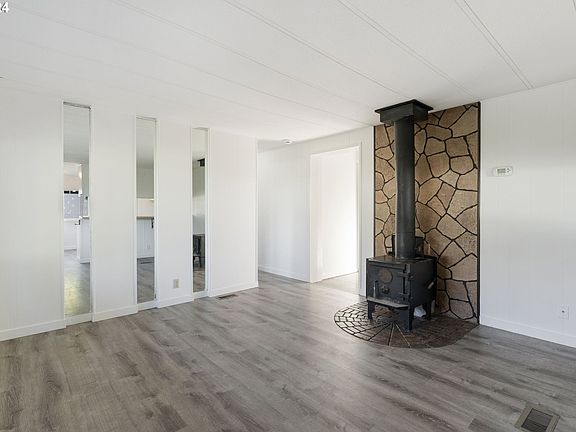 3rd image of 3009 NE 59th St