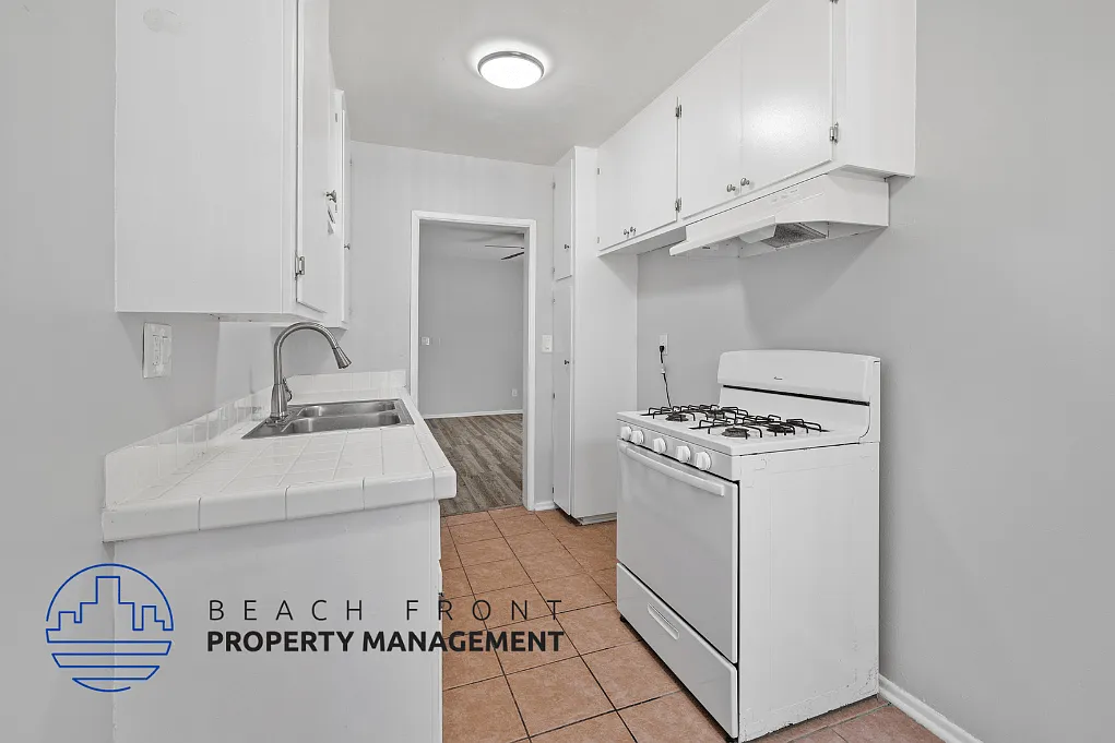 2135 Santa Fe Ave. — Photo 2