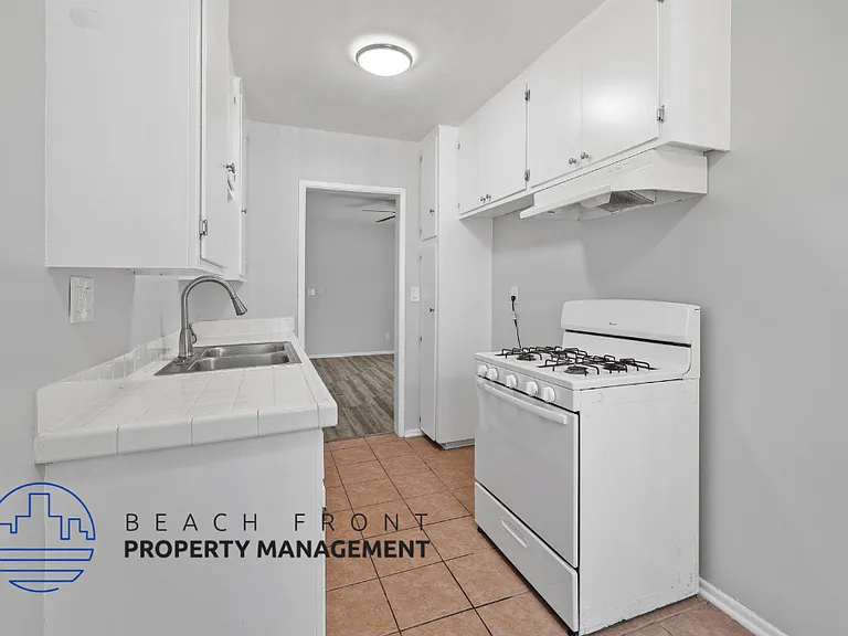 2135 Santa Fe Ave — Photo 4