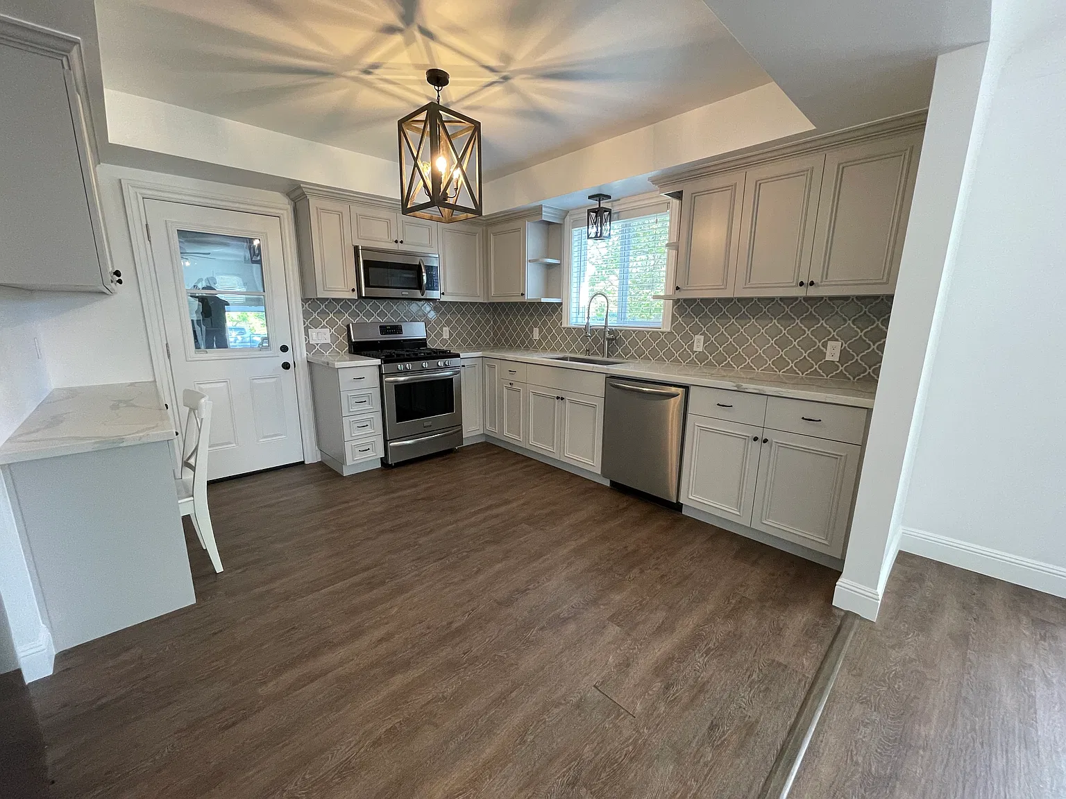 2 bed, 1.5 bath, 1150 sqft, $4,000 — Photo 4