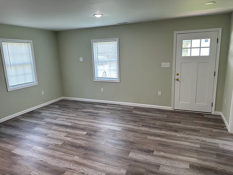 114 N Camden Ave — Photo 4