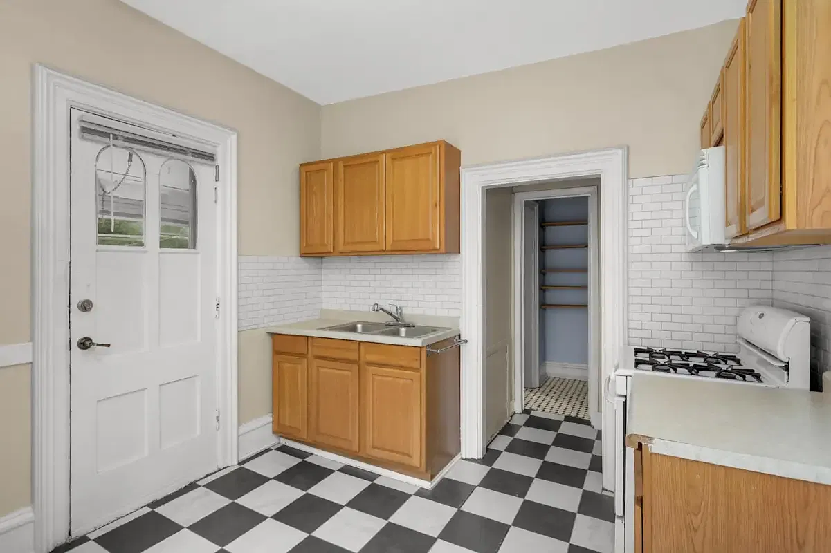 Studio, $1,000 — Photo 2