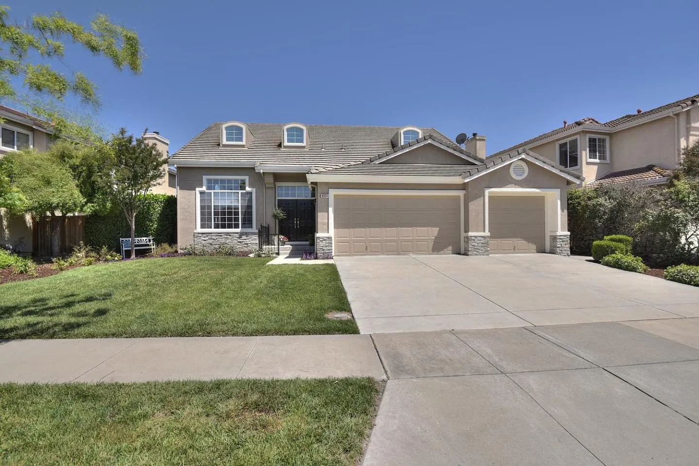 9334 Rodeo Dr photo 1