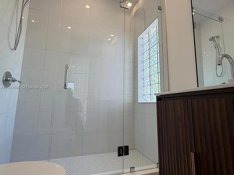 533 Minorca Ave — Photo 11