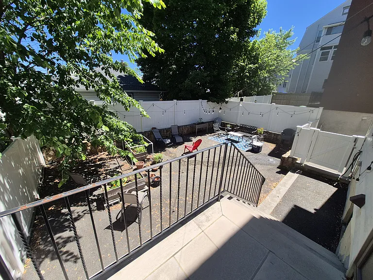 16 Sumner Ave — Photo 7