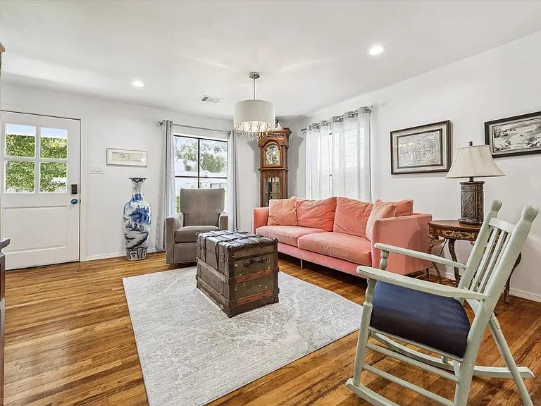 4710 Edison St — Photo 5