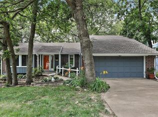 211 NW Shagbark St, Lees Summit, MO 64064