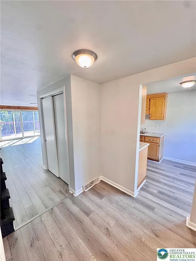 3 bed, 1.5 bath, 1874 sqft, $1,950 — Photo 3