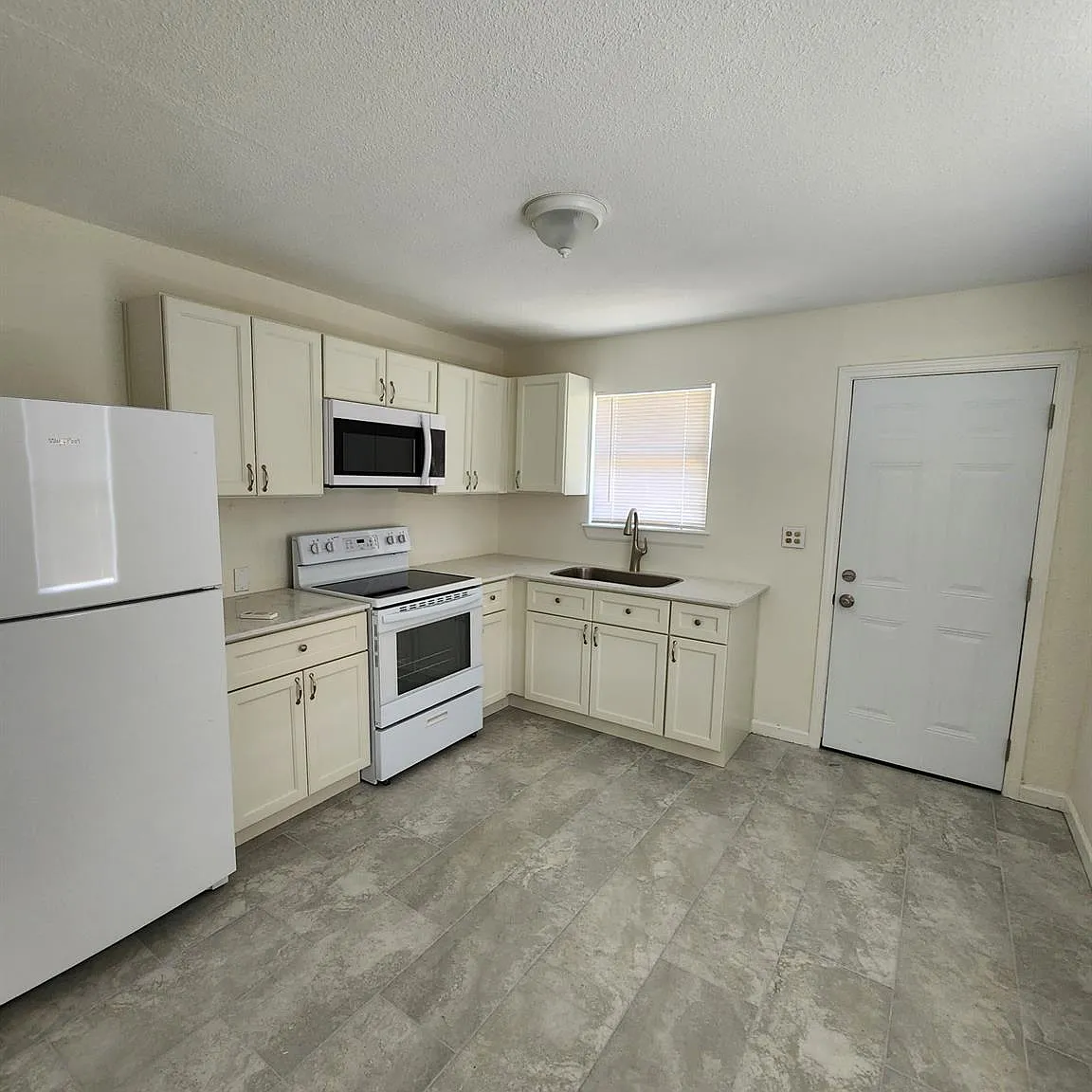 2 bed, 1.0 bath, 720 sqft, $1,529 — Photo 3
