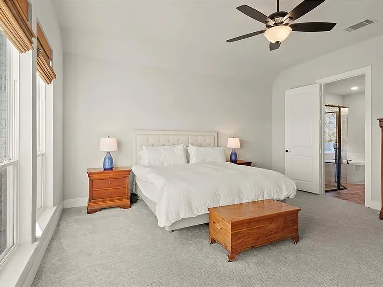 111 Chinaberry Bnd — Photo 15