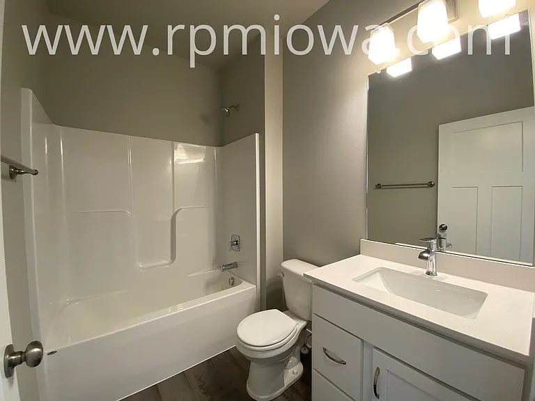 740 SE Drumlin Dr — Photo 15