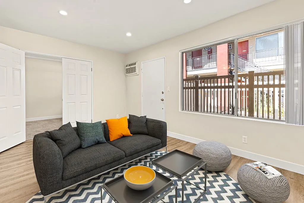 Riverside Villa Apartments — Photo 2