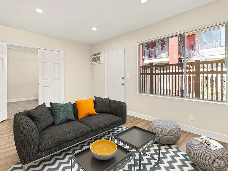 Riverside Villa Apartments — Photo 2