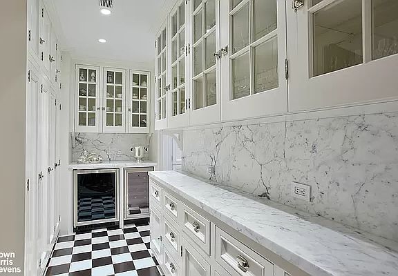4th image of 1070 Park Ave #4D