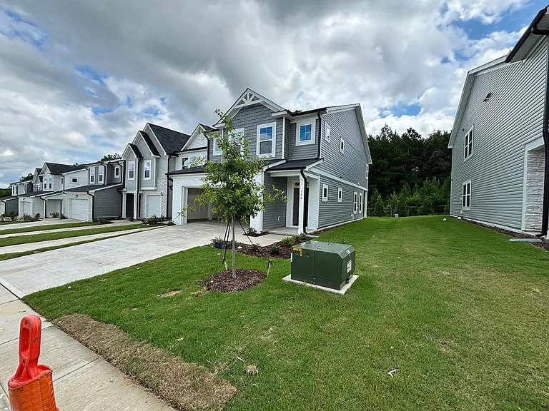 520 Barrington Row Ave — Photo 3
