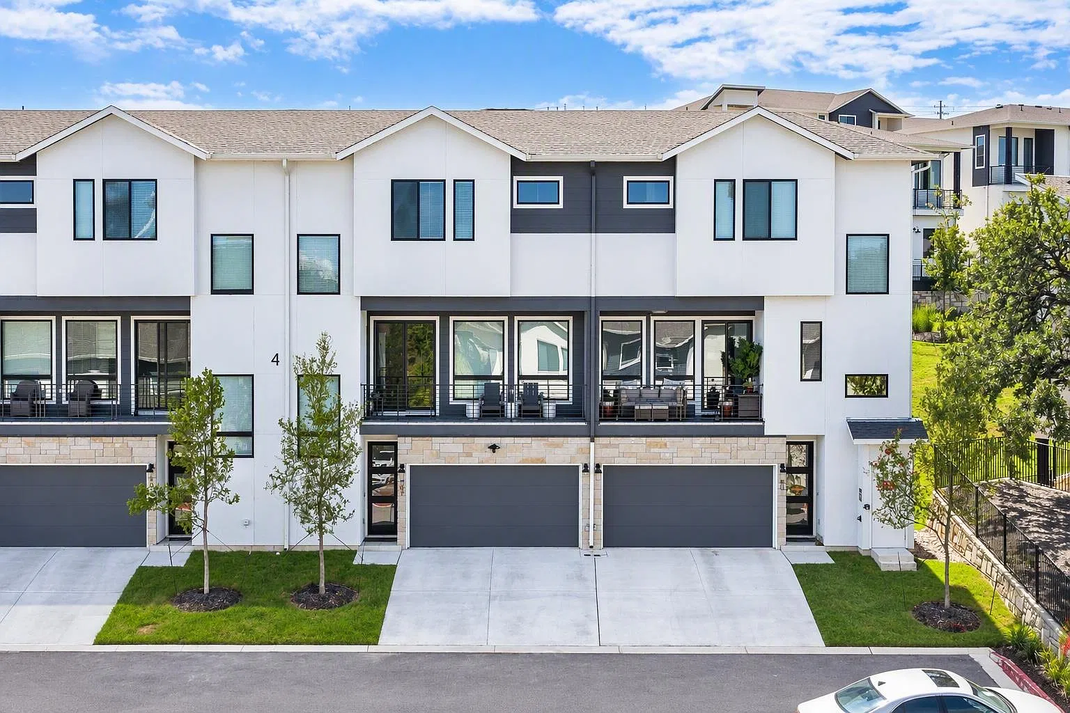 3 bed, 2.5 bath, 2032 sqft, $3,500 — Photo 1
