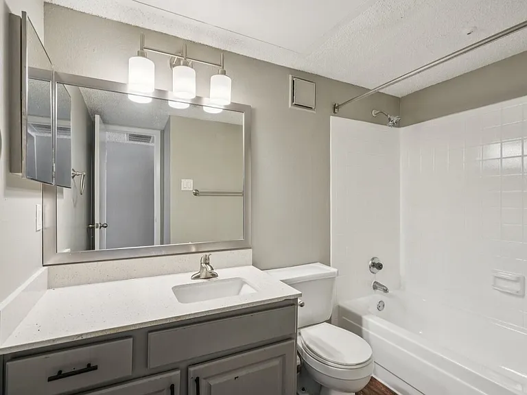 Sagamore Apartments — Photo 39