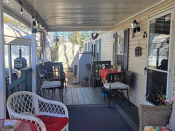 5th image of 20 Beech Path Ln