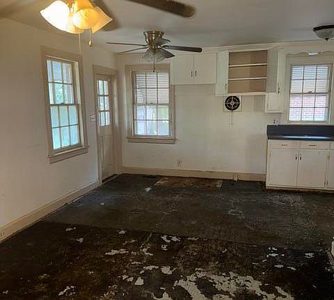4th image of 615 Fairfax Avenue NE
