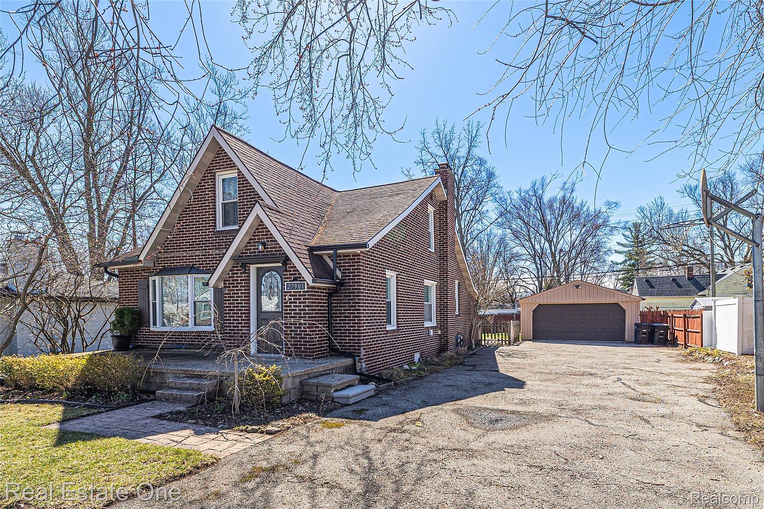 27901 Long St, photo 3