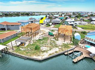 8 Scallop Ln, Rockport, TX 78382