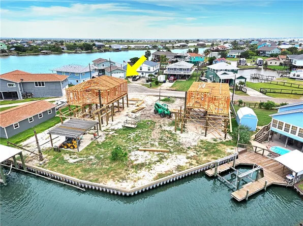 8 Scallop Ln, Rockport, TX 78382