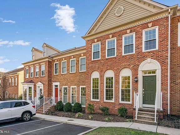 2nd image of 18 Arell Ct
