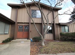 536 E Devon Ave, Roselle, IL 60172