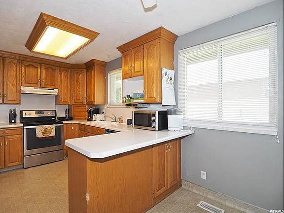 5th image of 8876 W Helen Dr