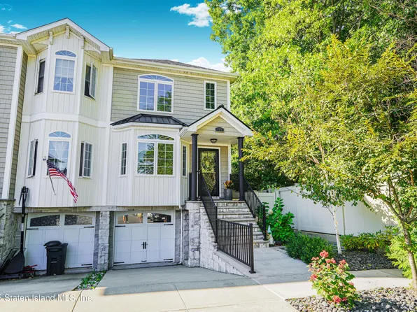 119 Berkshire Ln, Staten Island, NY 10309