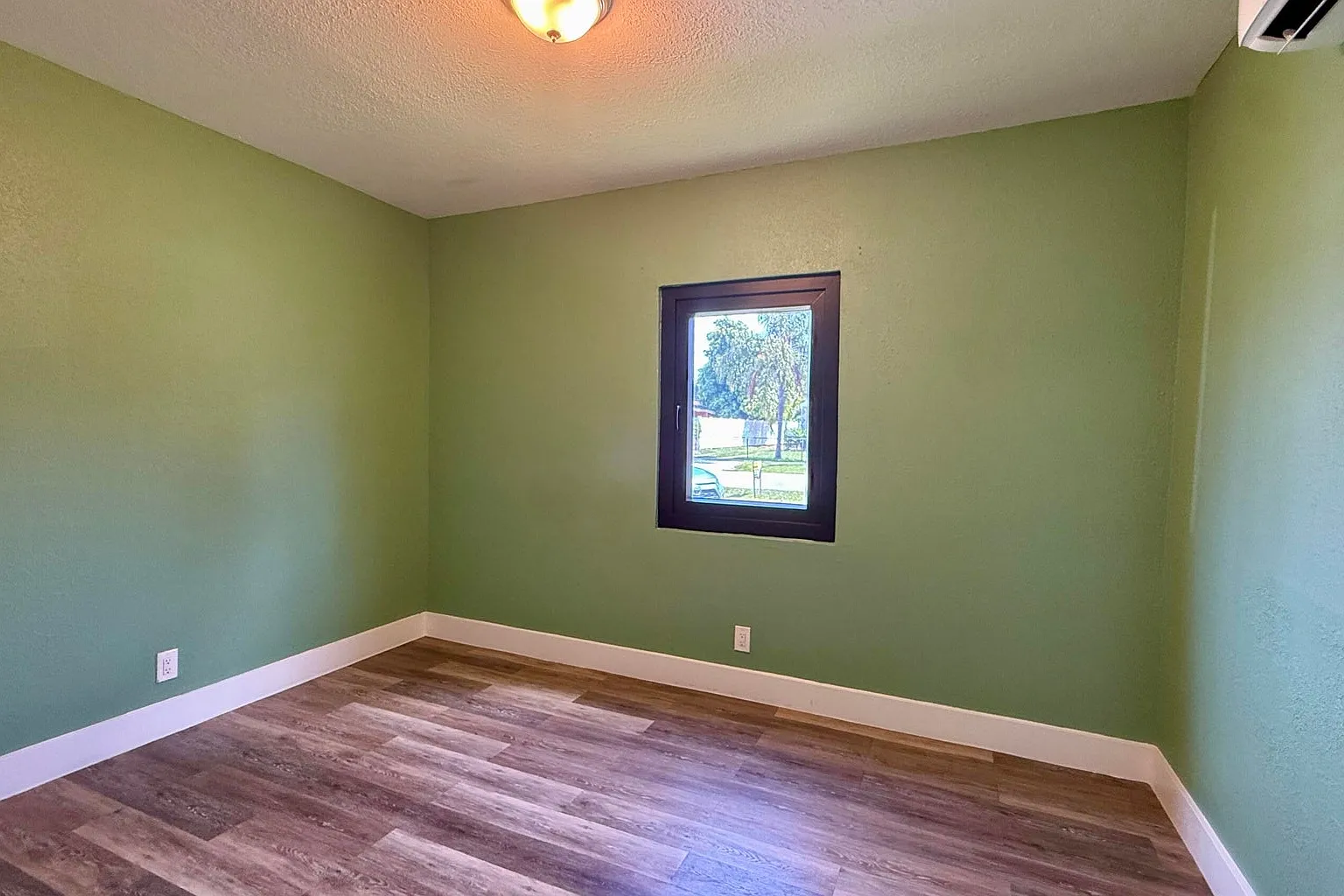 4729 Myrtle Lane — Photo 2
