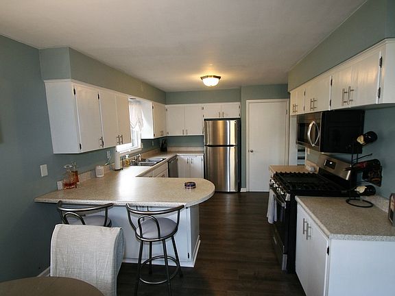 3rd image of 305 Kerlin St