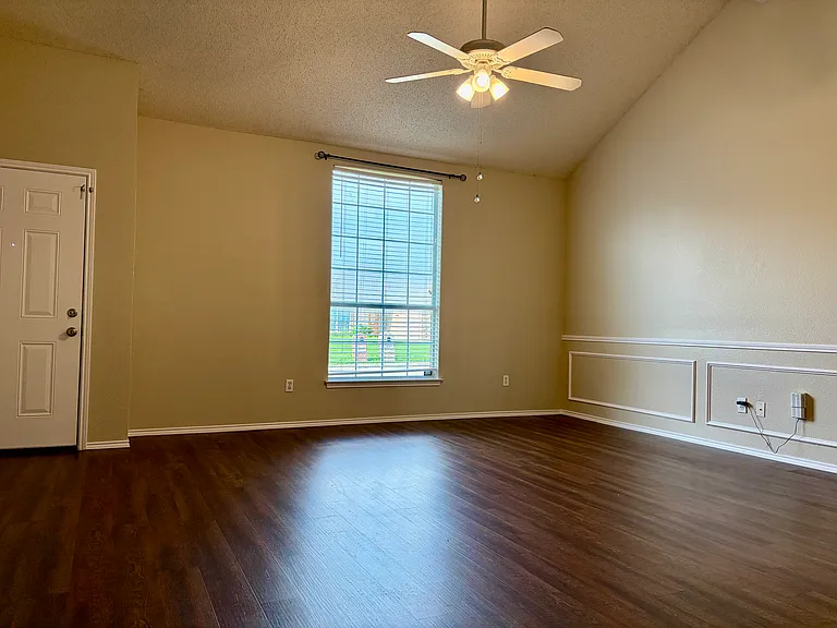 4945 Diamond Trace Trl — Photo 3