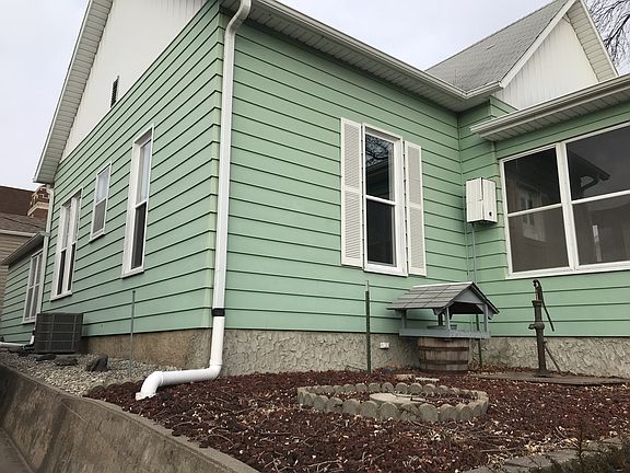 3rd image of 405 E Huron St