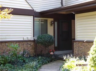 704 Sandy Summit Dr, Ballwin, MO 63021