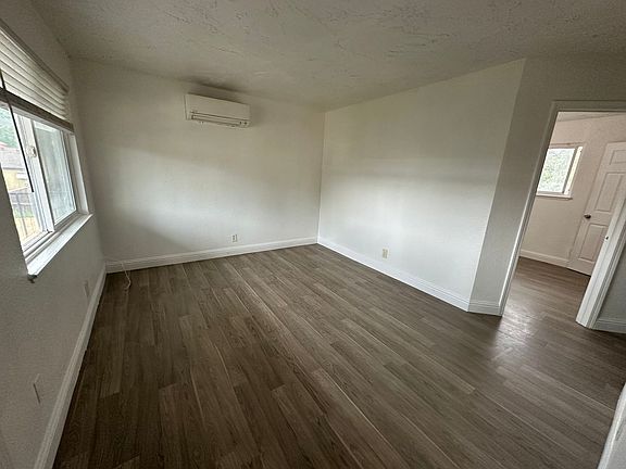 2nd image of 2382 Boxwood St #8