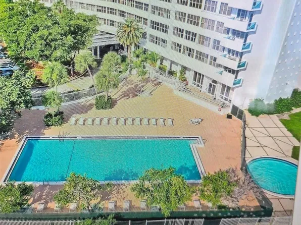 7443 Wayne Ave, Miami Beach, FL 33141