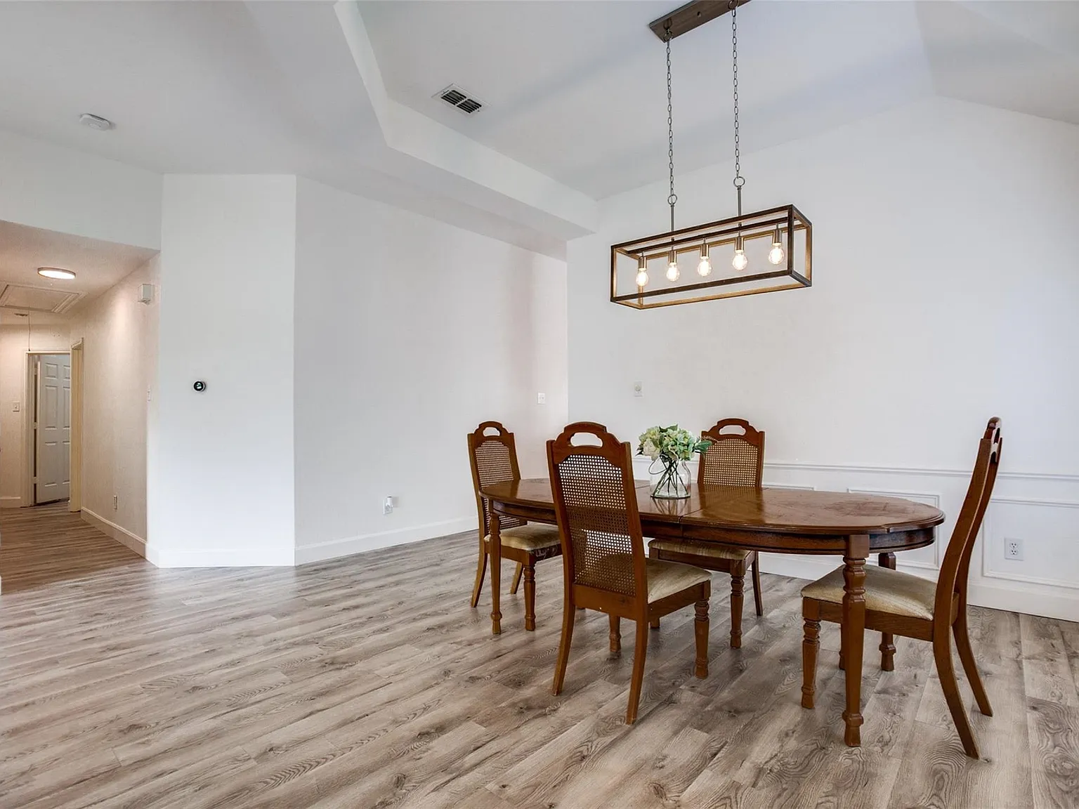 4 bed, 2019 sqft, $3,000 — Photo 2